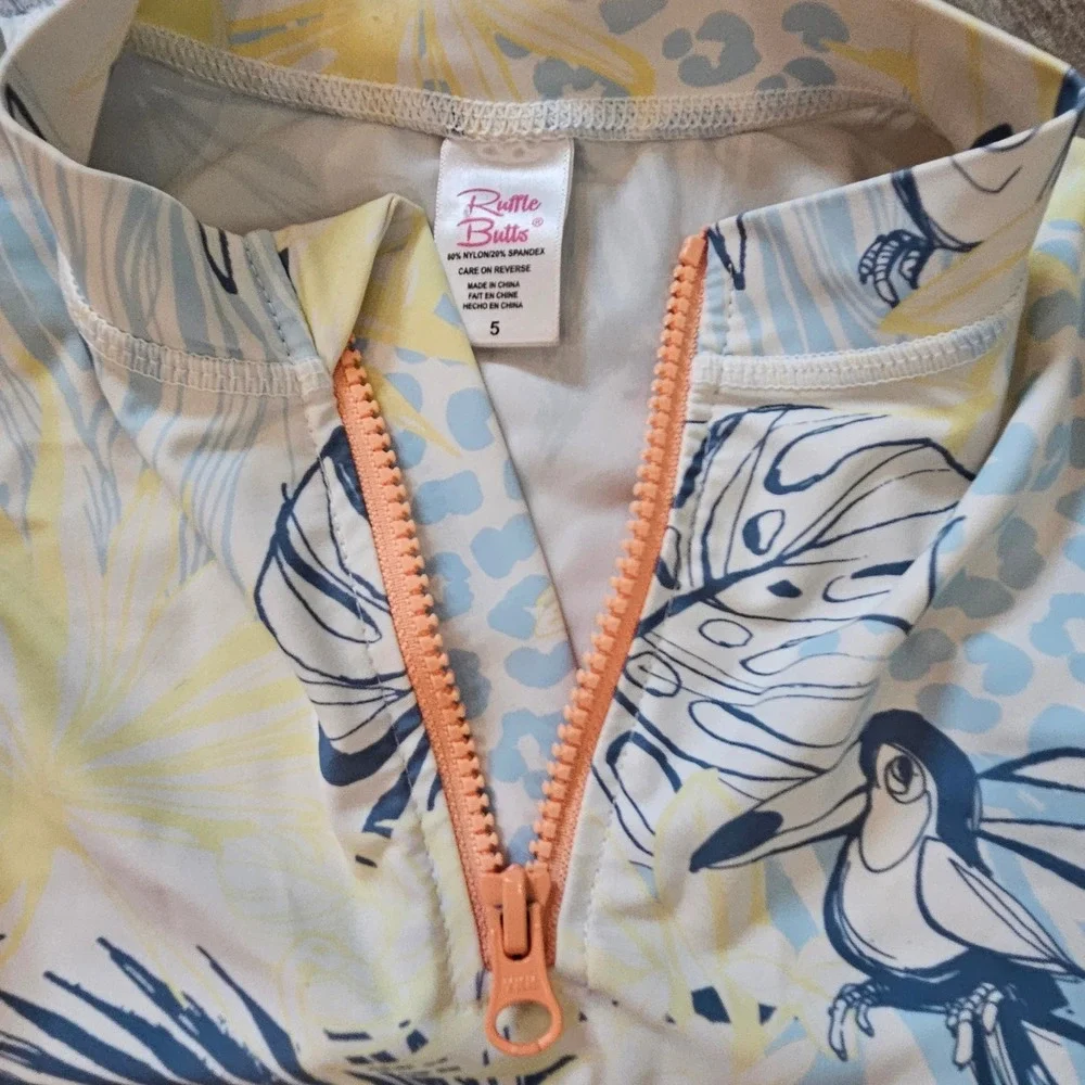 RuffleButts Rash Guard Kids Size 5 Blue‎ Yellow Tropical Toucan Long Sleeve Zip